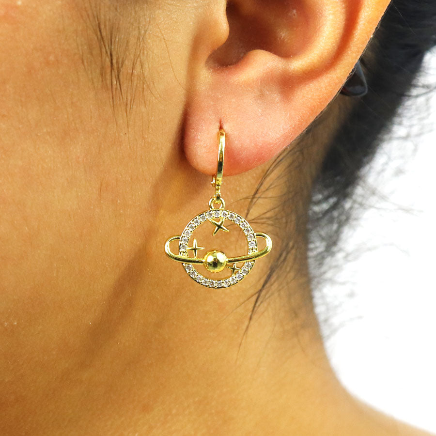 Aretes huggies planeta