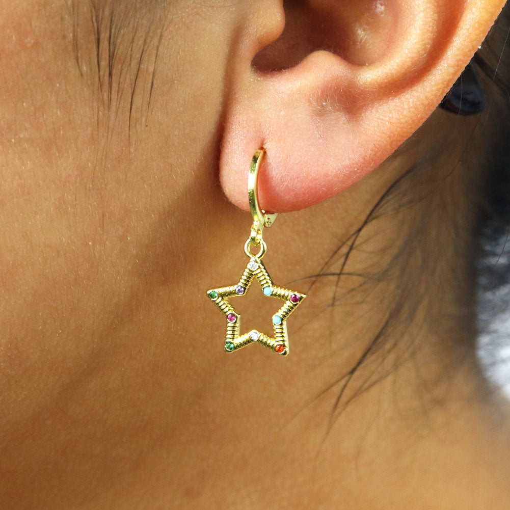 Aretes huggies estrella