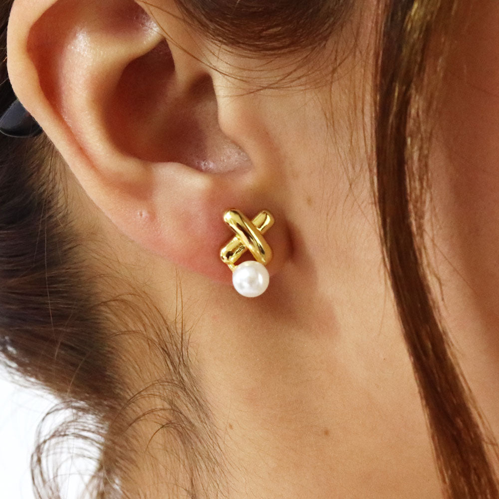Aretes dorado con perla