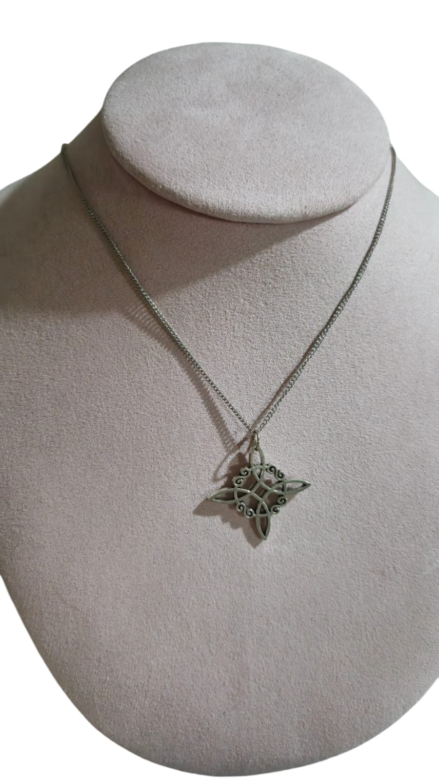 Collar nudo de bruja plata