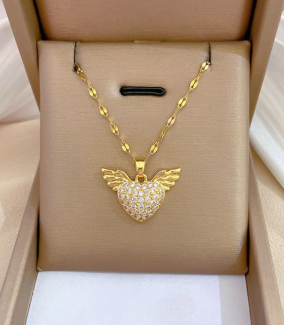 Collar dorado corazón con alas