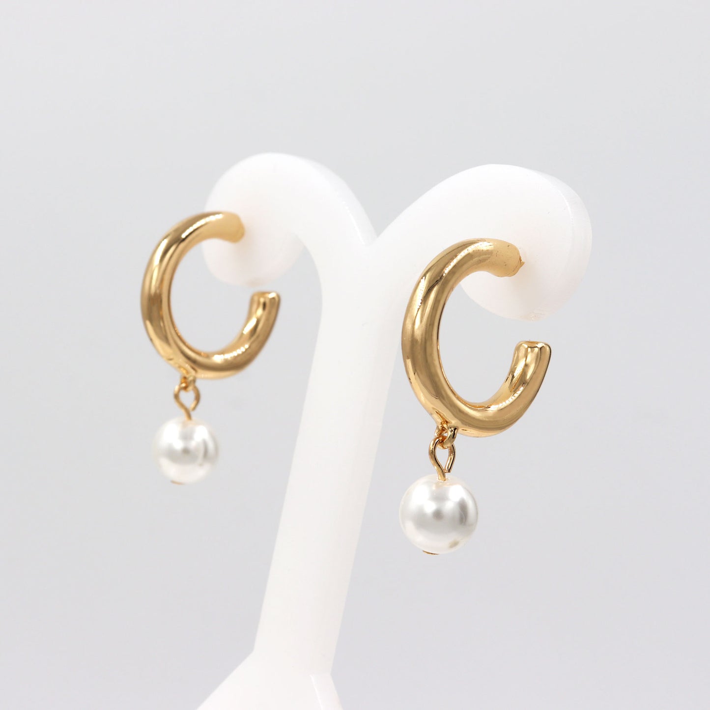 Aretes con perla colgante