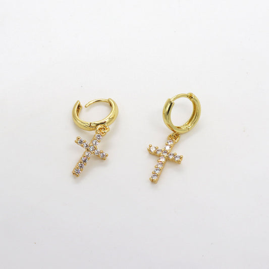 Aretes huggies cruz con zirconias