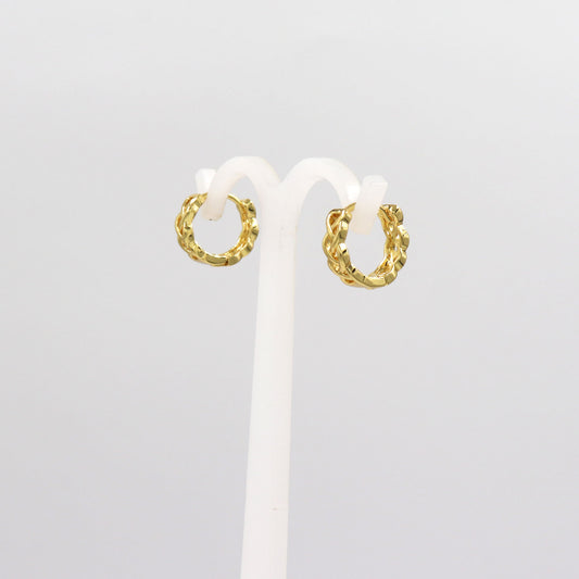 Aretes dorados pequeños