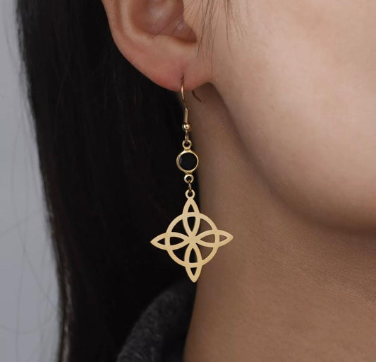 Aretes nudo de bruja dorados