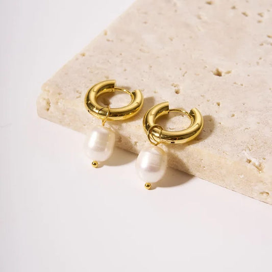 Aretes con perla colgante