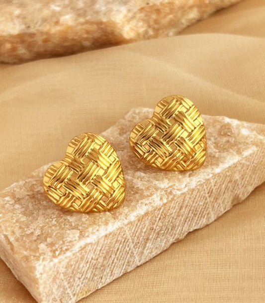 Aretes corazón dorado
